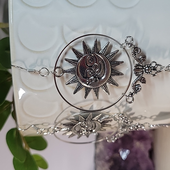 Vintage Style Oversized Celestial Drop Earrings - Picture 4 of 6